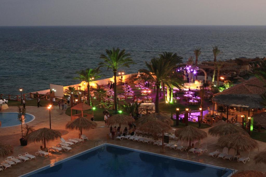 Sawary Beach Hotel บาทรูน ภายนอก รูปภาพ