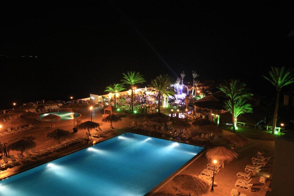 Sawary Beach Hotel บาทรูน ภายนอก รูปภาพ