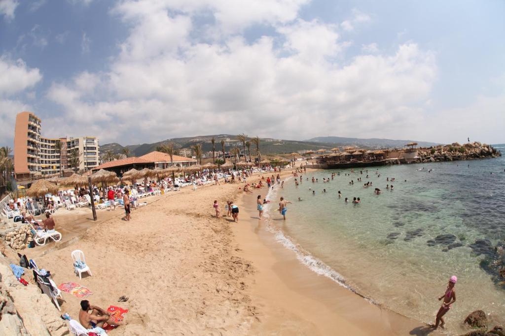 Sawary Beach Hotel บาทรูน ภายนอก รูปภาพ