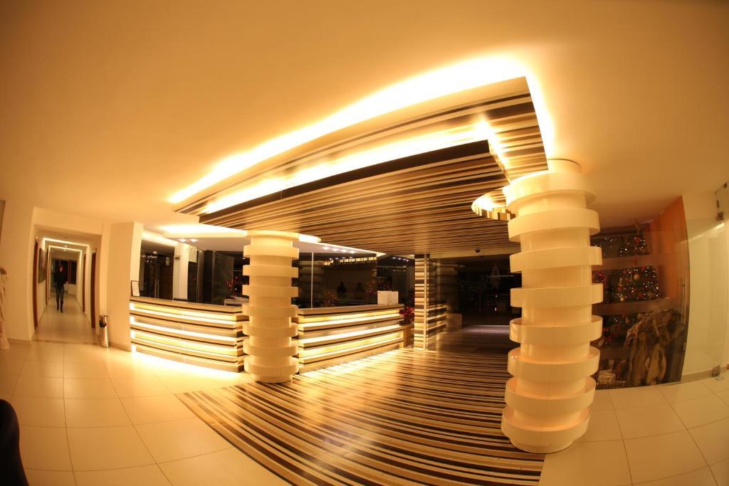 Sawary Beach Hotel บาทรูน ภายนอก รูปภาพ