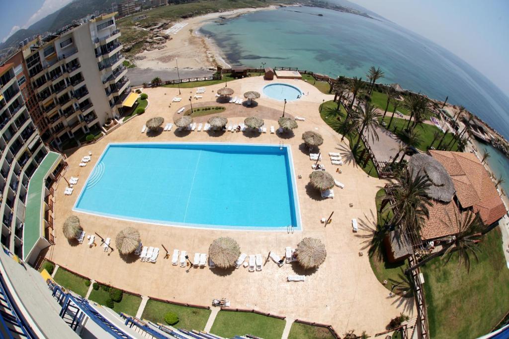 Sawary Beach Hotel บาทรูน ภายนอก รูปภาพ