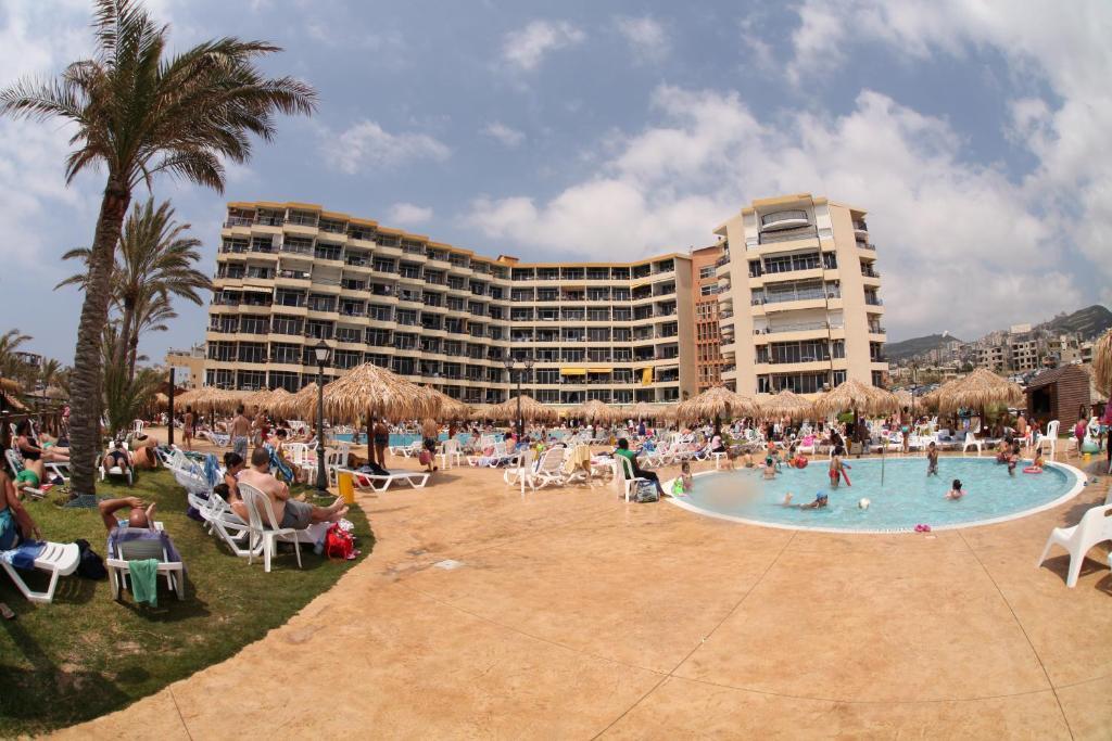Sawary Beach Hotel บาทรูน ภายนอก รูปภาพ