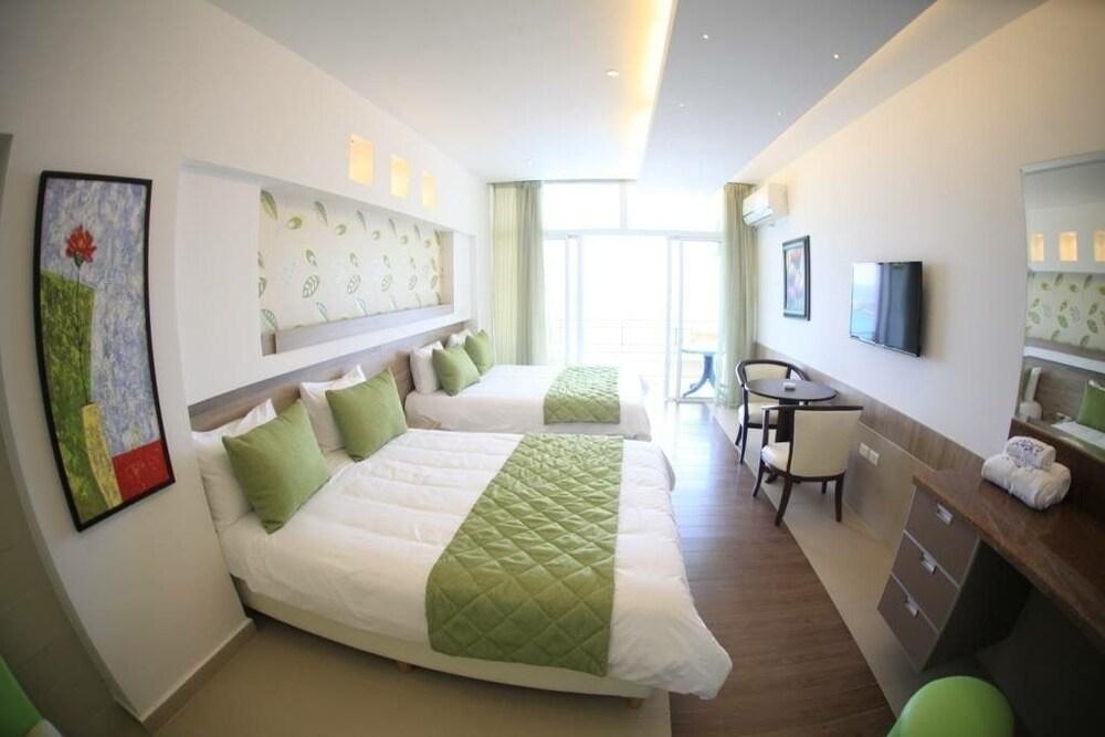 Sawary Beach Hotel บาทรูน ภายนอก รูปภาพ