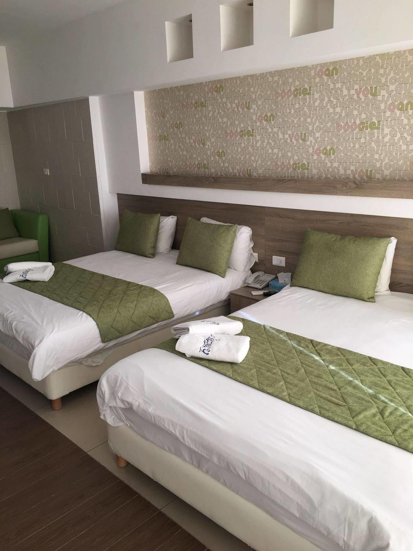 Sawary Beach Hotel บาทรูน ภายนอก รูปภาพ
